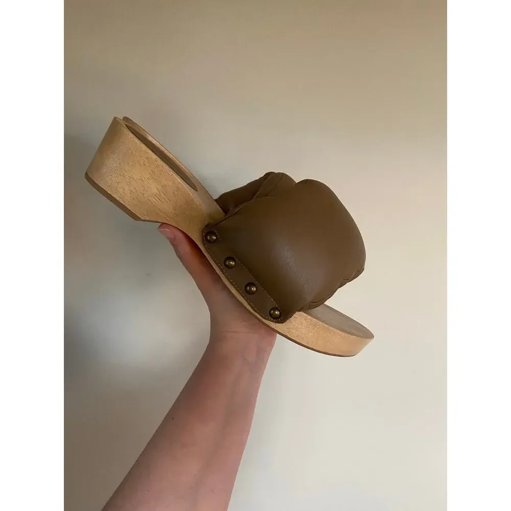 The Room Womens 9-9.5 ? Studded Wooden Brown Leather Pillow Sandals